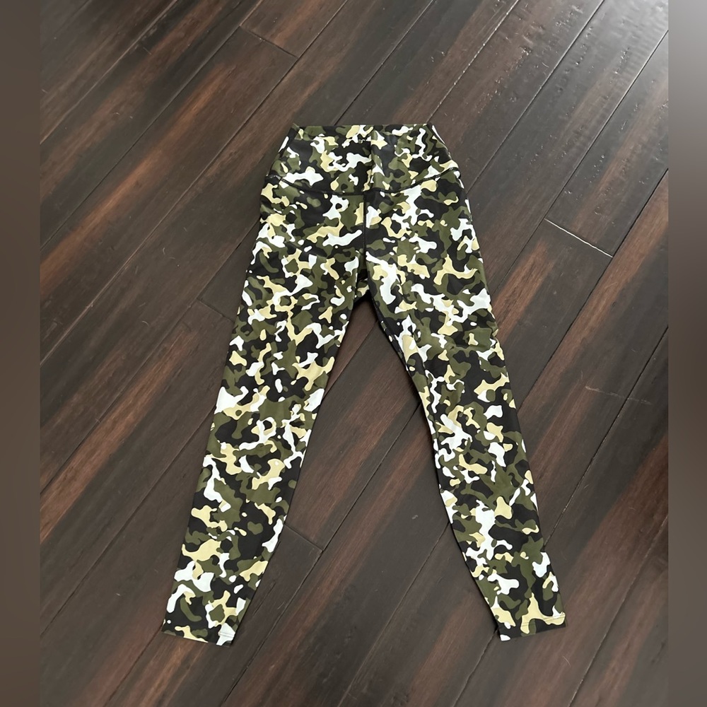 Carbon38 size small